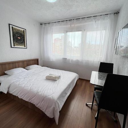 Zogu Apartments - Downtown Pristina Eksteriør bilde