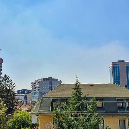 Zogu Apartments - Downtown Pristina Eksteriør bilde