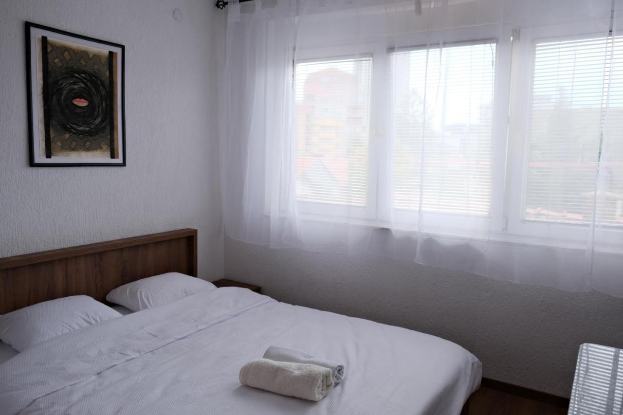 Zogu Apartments - Downtown Pristina Eksteriør bilde