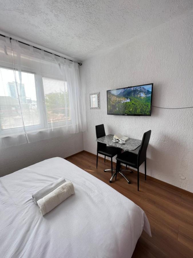 Zogu Apartments - Downtown Pristina Eksteriør bilde