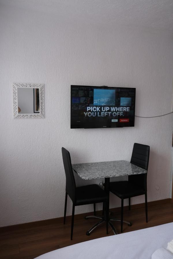 Zogu Apartments - Downtown Pristina Eksteriør bilde