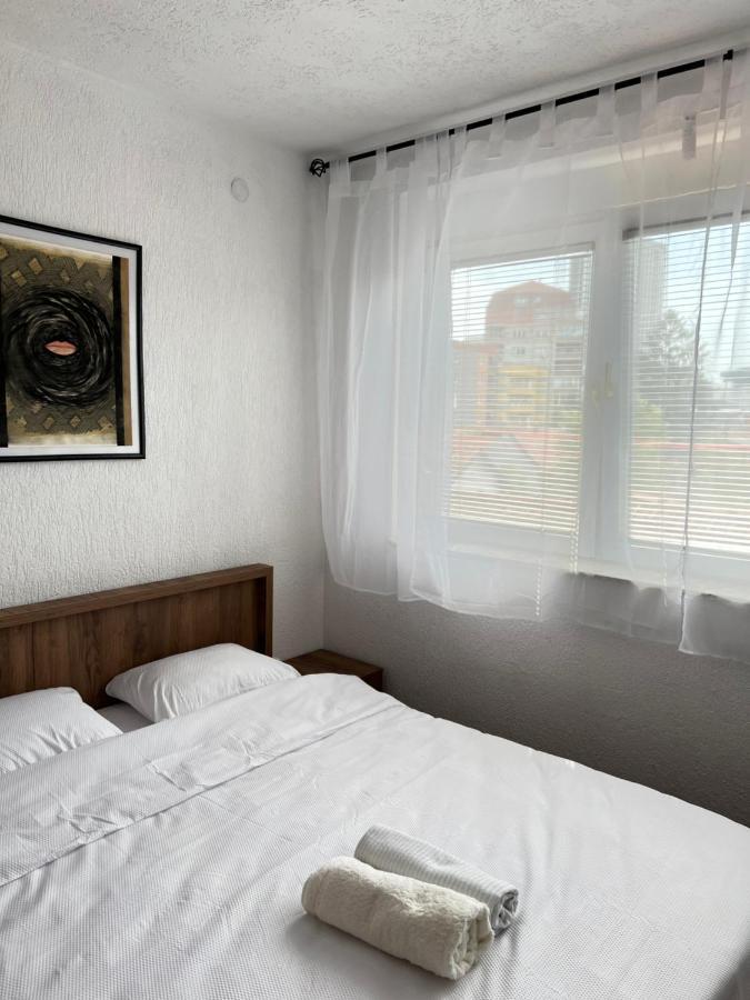 Zogu Apartments - Downtown Pristina Eksteriør bilde